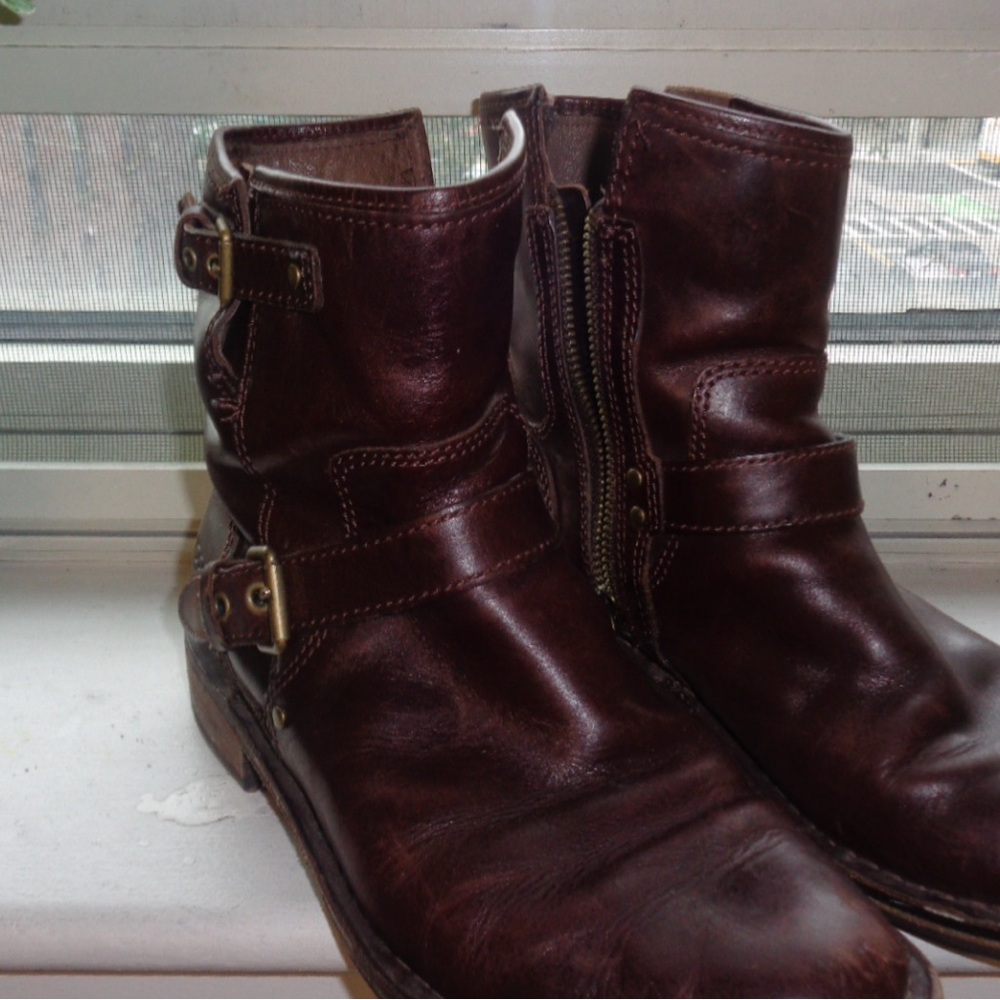 VINTAGE AUTHENTIC UGG SHOES